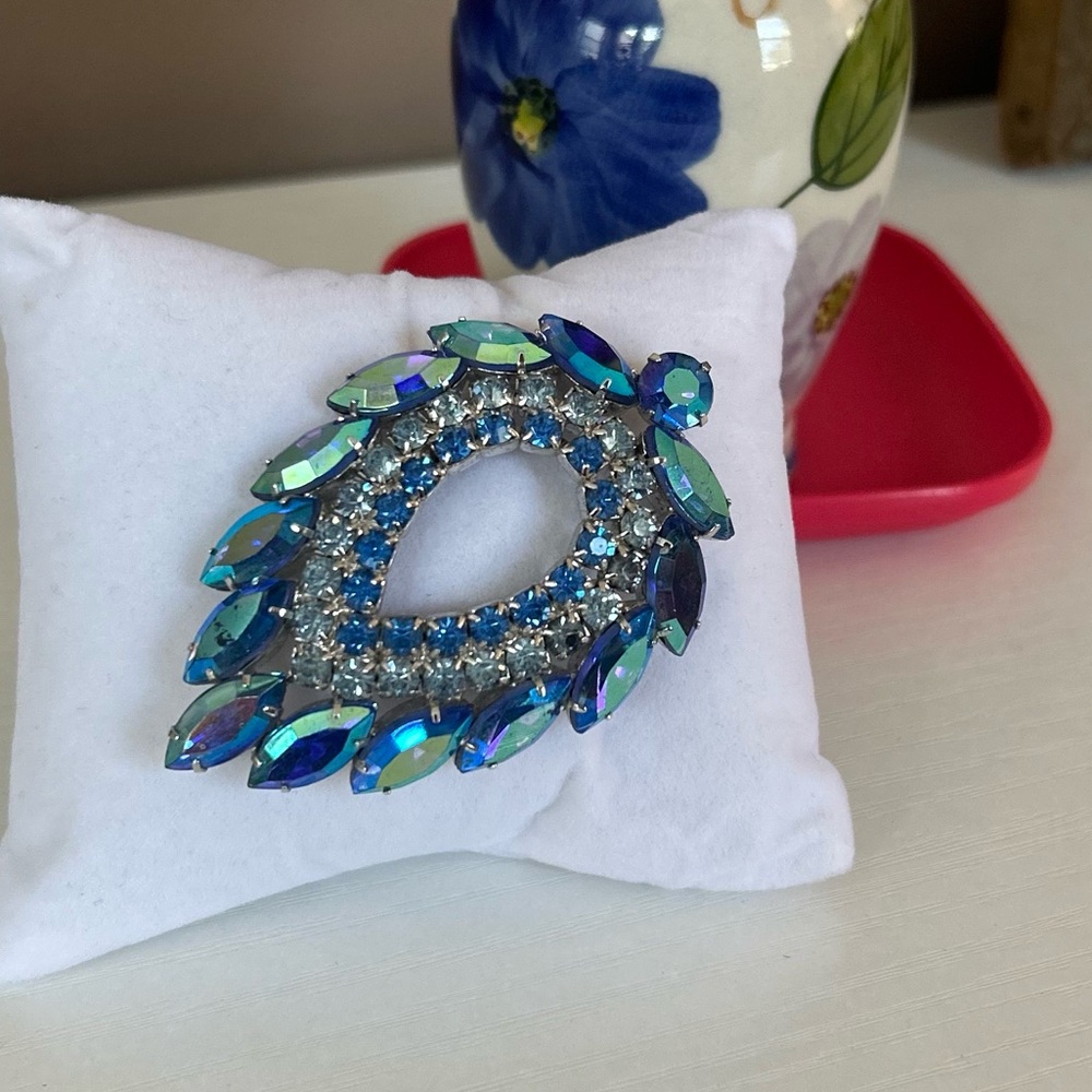Vintage D&E Juliana For Sarah Coventry Blue Lagoon AB Rhinestone Brooch ref#3196
